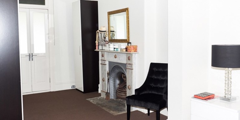 dressing room off main bed 110