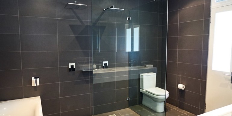 ensuite bathroom 110